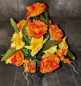 Friedhof Blumen, Friedhof Grabschmuck im Halter - Bild 1 von 3