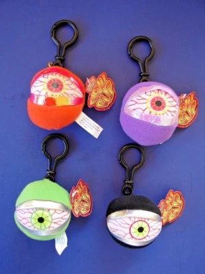CUATRO REDONDOS DE FELPA HALLOWEEN GLOBO OCULAR LLAVERO CLIP CON ETIQUETA MONSTRUO NOVEDAD BOLA LOCA Foto 1 de 4