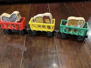 Thomas the Train Circus Cargo Cars & Three Animals Wooden Railway - Picture 1 of 4