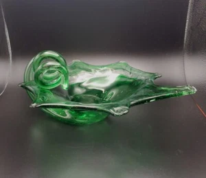 Vintage Handblown Swirled Green Art Glass Dish Grapevine Leaf Shaped W/Curly. - Picture 1 of 18