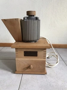 Hawo´s Kornmühle 265 Watt Getreidemühle „ Die Kleine “ aus Holz ( Hawos Hawo ) - Bild 1 von 16