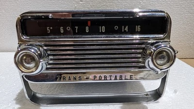 1958-60 OLDSMOBILE TRANS PORTABLE DASH AM RADIO USED - Image 1 of 4