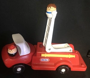 Vintage 1985 Little Tikes Fire Truck & 1 fire fighter + 1 Rescued Tot - Picture 1 of 9
