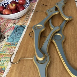 Gorgeous 5 VTG MCM Hollywood Regency Gold / Blue Wooden Hangers 2 Monogrammed N - Picture 1 of 17
