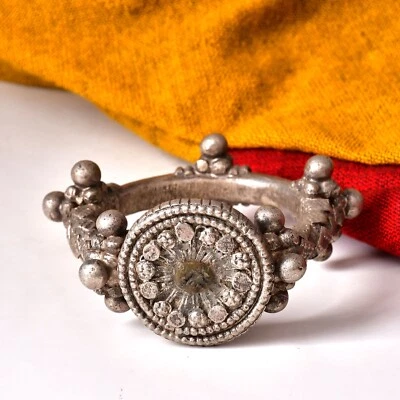 Vecchio bracciale in argento. Bracciale etnico tribale argento Yemen Eritrea ... - Immagine 1 di 4