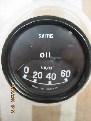 SMITHS WORKING OIL PRESSURE GAUGE in EXCELENT CONDITION FRONT and REAR. - Image 1 of 3