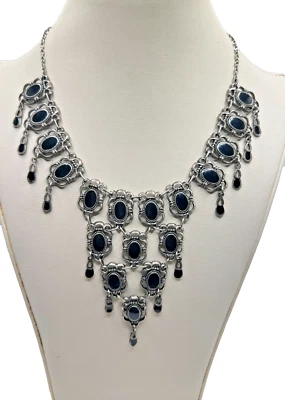 Collar de plata oxidada en V-Drop con llamativos detalles de piedra negra 28" Foto 1 de 4