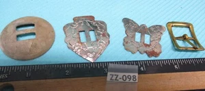3 conchas redondas surtidas extrañas inusuales de inventario de tienda antigua y hebilla de latón - Imagen 1 de 4