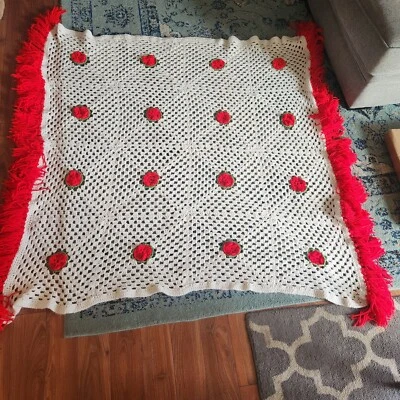 Handmade Crochet Afghan / Throw Blanket White And Red 3D Flowers, Strawberry Foto 1 de 4