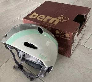 *NUOVO* CASCO DONNA BERN BERKELEY ZIP STAMPO SKATE/BIKE TAGLIA L *VEDI DESCRIZIONE* - Foto 1 di 17