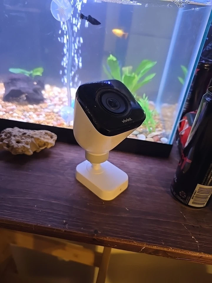 Vivint Outdoor Camera Pro Gen 1 VS-ODC300-WHT NO BACK PLATE - Image 1 of 4