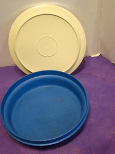Tupperware Blue Round Store & Serve container 1206 With White Lid -EUC - Picture 1 of 3