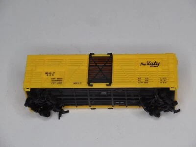 Model Power HO Scale 1:87 Gauge The Katy MKT 508 40' Stock Box Car Yellow - Image 1 of 4