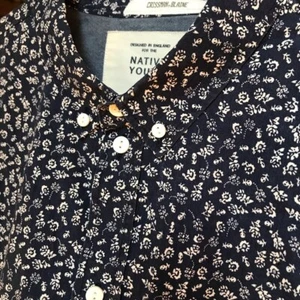 Native Youth Short Sleeved Shirt Fallen Flower Trim Fit button Up mens Sz large - Picture 1 of 12