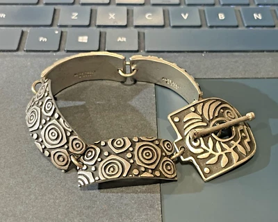 Pulsera de palanca modernista panel peltre Alice Seely vintage firmada 2000 Foto 1 de 4