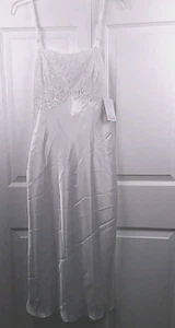 Dentelle "Lauren" Peignor Nightgown Medium White Embroid Bead Sequin NWT Bridal  - Picture 1 of 8