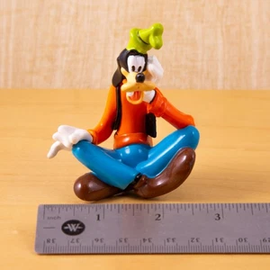 Goofy Sitting & Thinking - Disney 3" PVC Figure Mickey's Gang - Picture 1 of 3
