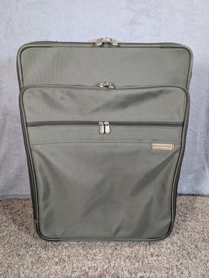 Maleta de viaje Briggs & Riley 24 pulgadas Baseline extensible oliva 02-U24NX Foto 1 de 4