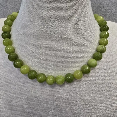Elegante asymmetrische Halskette mit 10 mm runden Peridot-Perlen – Stilvoll - Bild 1 von 3