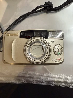 Cámara fotográfica compacta Samsung EVOCA 140S cuarzo fecha 35 mm edición Millennium Foto 1 de 4