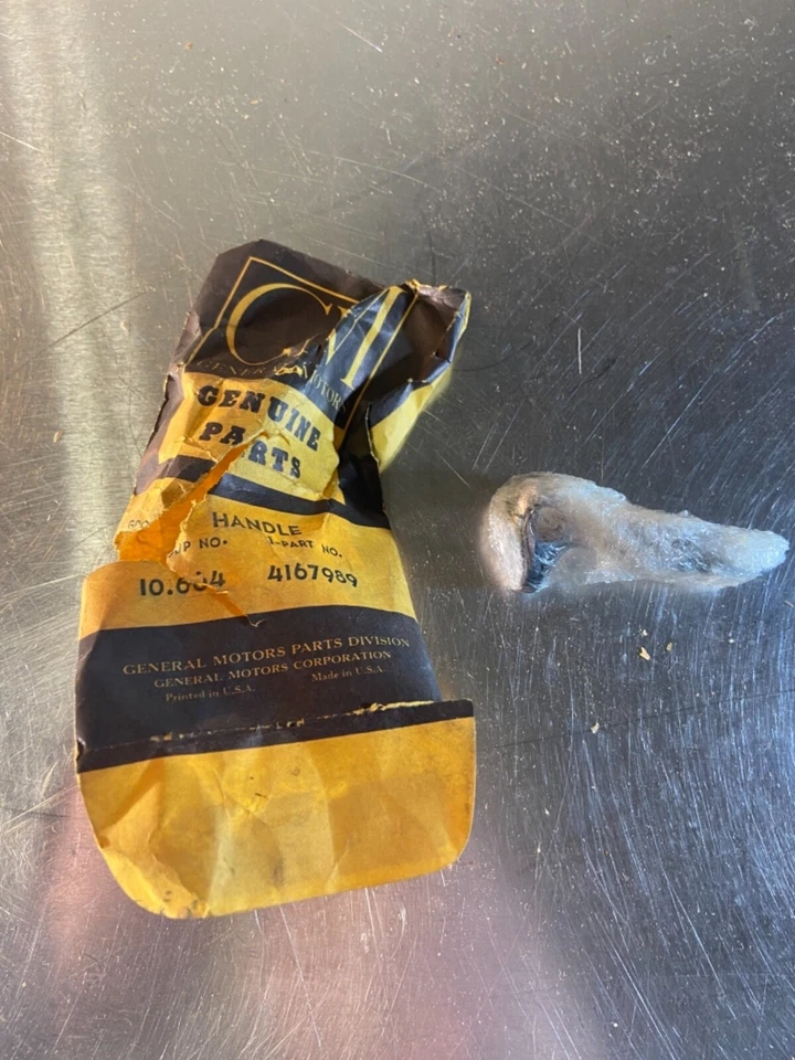 NOS 1949 - 1652 Chevrolet Pontiac Left Vent Window Handle # 4167989 - Image 1 of 1