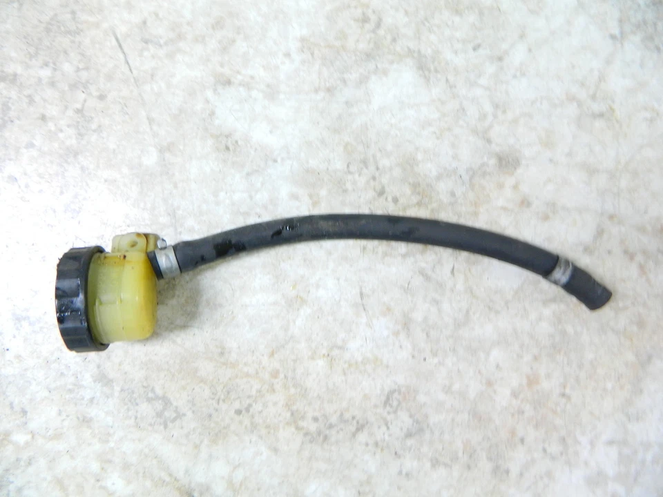 01 Kawasaki ZR 7 750 H ZR7 S ZR750 rear back brake fluid reservoir - Imagem 1 de 1