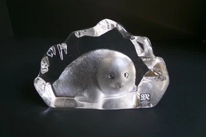 Baby Seal by Mats Jonasson Crystal Clear Paperweight Signed, Sweden, 3.25" Tall - Picture 1 of 17