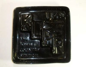 VINTAGE FRANKOMA ASHTRAY KLPR TOWN AND COUNTRY RADIO STATION OKLAHOMA CITY BLACK - Picture 1 of 10