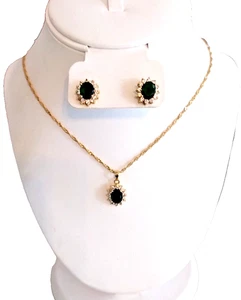 Emerald Green & Crystal Gold Plated Oval Halo Pendant Twist Rope Necklace Set - Picture 1 of 6