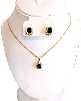 Juego de collar de cuerda torcida colgante halo ovalado chapado en oro verde esmeralda y cristal Foto 1 de 4