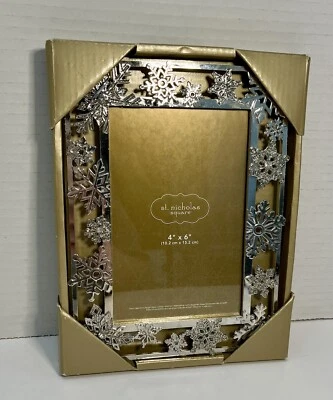 Marco de metal cuadrado de copo de nieve de San Nicolás de 4" x 6" Foto 1 de 4