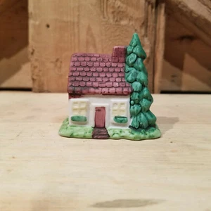 Buntes Porzellan-Potpourri in Hausform mit Baum - mondäne Scheune - Bild 1 von 12