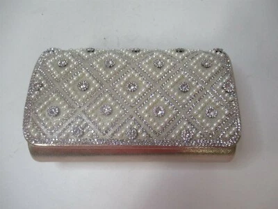 Bolso sin asas Estee & Lilly con textura de diamante dorado solapa cierre a presión con correa de cadena  Foto 1 de 3