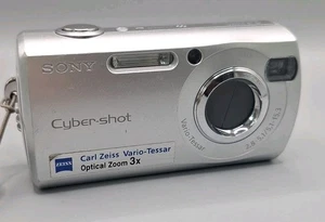Sony Digitalkamera Cybershot DSC-S40 4.1MP. - Bild 1 von 9