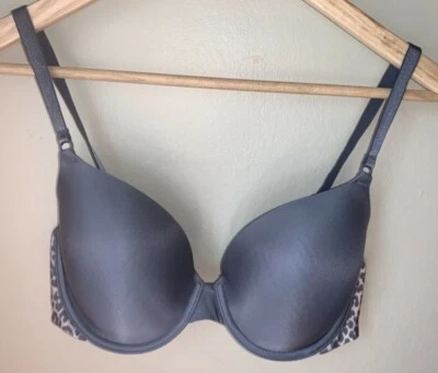 Sujetador VICTORIA’S SECRET 34D Cobertura Perfecta Gris con correa convertible estampado animal Foto 1 de 4