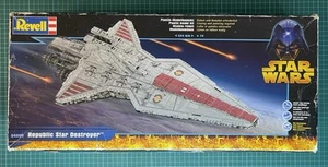 Star Wars: Republic Venator Star Destroyer kit modellino scala 1/2274 di Revell - Foto 1 di 4
