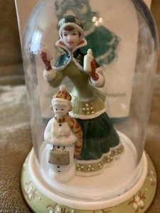 Mrs PFE Albee Miniature 2003-2004 - Picture 1 of 3