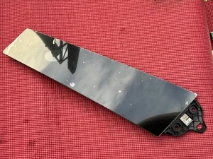 NEW 17-23 TESLA MODEL 3 PASSENGER RIGHT B PILLAR GLASS TRIM CAMERA 1109255-00-I - Foto 1 di 4