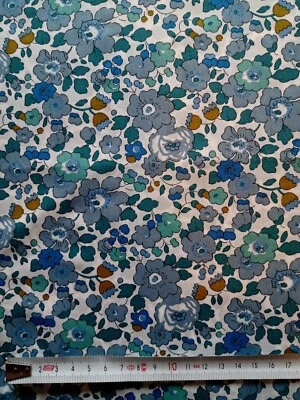 BETSY X- FLOWERS - FLORAL Liberty Tana Lawn Approx 67 x 18 cm - Image 1 of 3