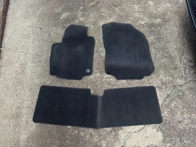 Nuevo juego de alfombrillas negras para terreno GMC 2018-2023 # 84265145 FABRICANTE DE EQUIPOS ORIGINALES Foto 1 de 2