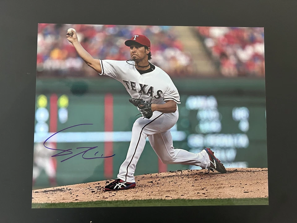 Yu Darvish Autographed Signed Photo 11x14 Texas Rangers Baseball - Imagem 1 de 1