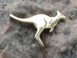 Vintage QANTAS Empire Airways Kangaroo Service Australian Airlines Pin Badge - Picture 1 of 3