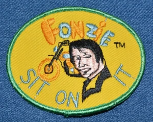Original NOS Vintage 70s FONZIE 4" Patch TV Show Sitcom Happy Days Sit On It - Picture 1 of 3