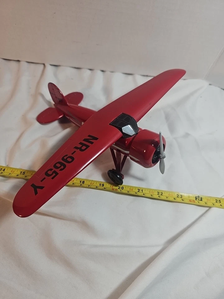 Banco de metal plano arrastrador cola Lockheed Amelia Earhart Vega NR-965-Y Foto 1 de 4