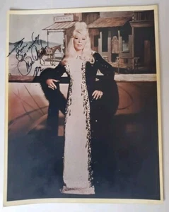 RARE MAE WEST Autographed 1972 "MYRA BRECKINRIDGE". VINTAGE Photo 8X10 - Picture 1 of 7