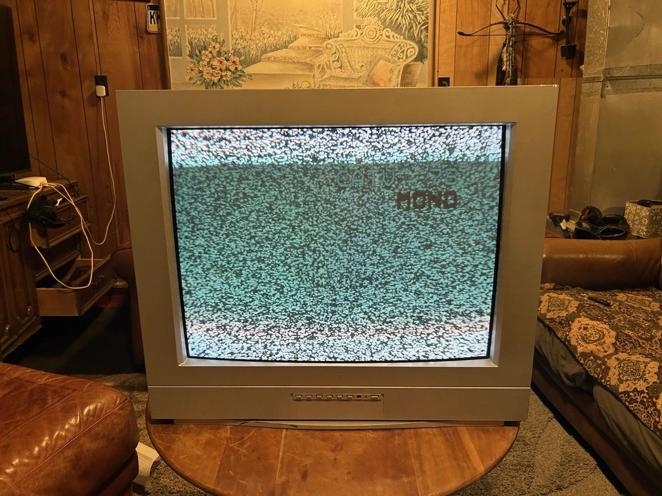 Large VTG 2005 RCA 32" CRT TV 32V432T Entertainment Series Retro Gaming - Image 1 of 4