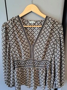 Max Studios Lightweight Blouse Size Medium Excellent Condition - Picture 1 of 9