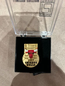 Chicago Bulls 1997 5x PIN - Limited Edition  - Picture 1 of 3