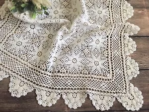 Vintage immaculate hand crochet 2 tone cotton scalloped square tablecloth 29" - Foto 1 di 12