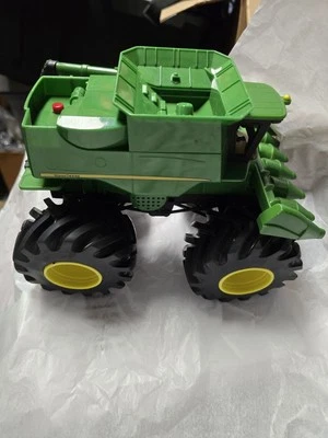 Large John Deere Farm Equipment Combine  W/ Sound No Box ERTL - Image 1 of 4